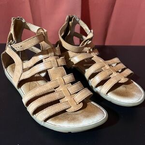 Born gladiator sandals Sz 8